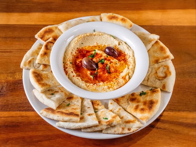 Homemade Hummus with 2 Pita.